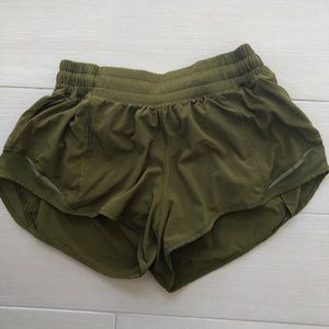 Hotty hot short 2.5” NWOT